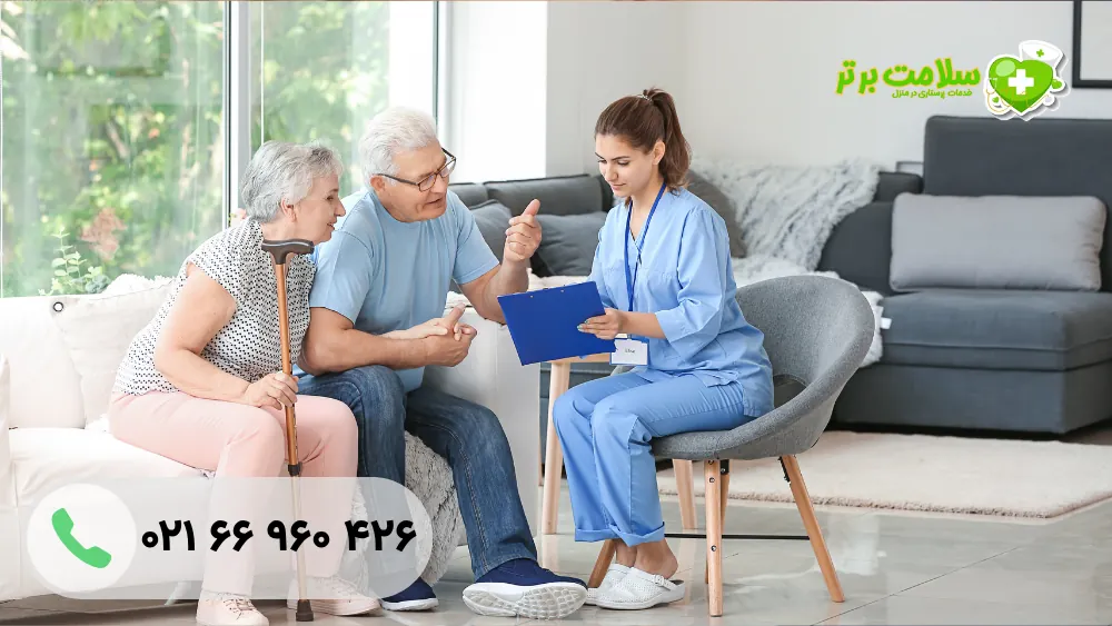پرستار از سالمند پس از ترخیص در منزل